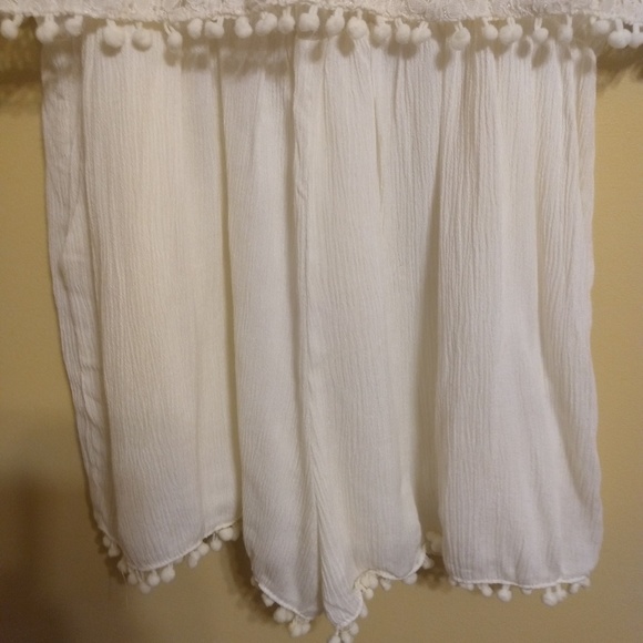 Izzy & Lola lace pom pom gauze romper sz small *S - Picture 3 of 6